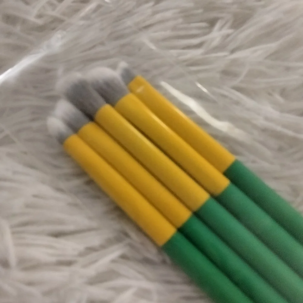 🆕 Lavish 5 piece eye brush set